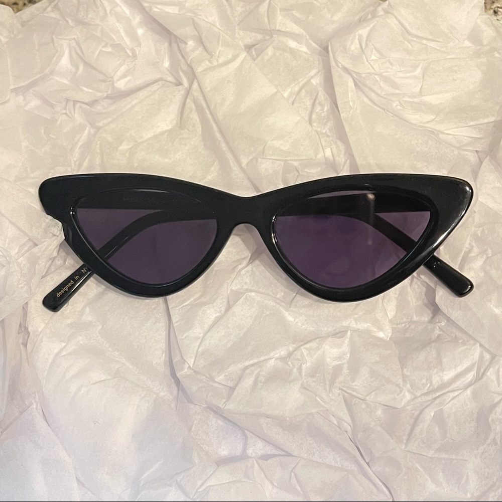 LIKE NEW. DEO MUSES CATEYE SUNGLASSES BLACK